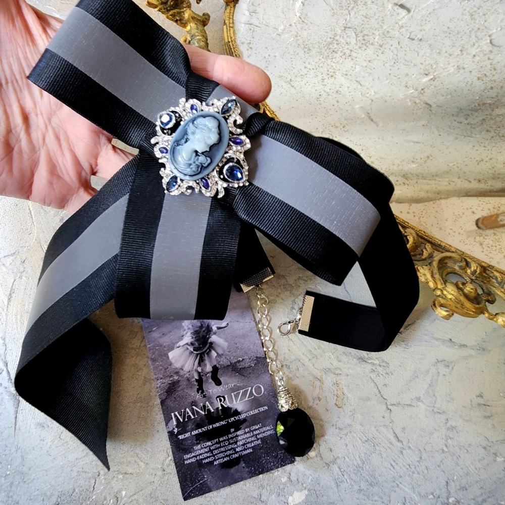 Avangard Bow Tie Victorian Jabot Luxury Velvet Chocker Cameo Brooch - Picture 6 of 15